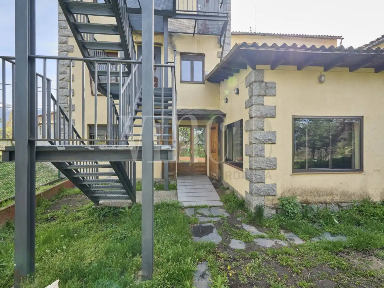 Außenansicht von Gebäude zum Verkauf in Lles de Cerdanya