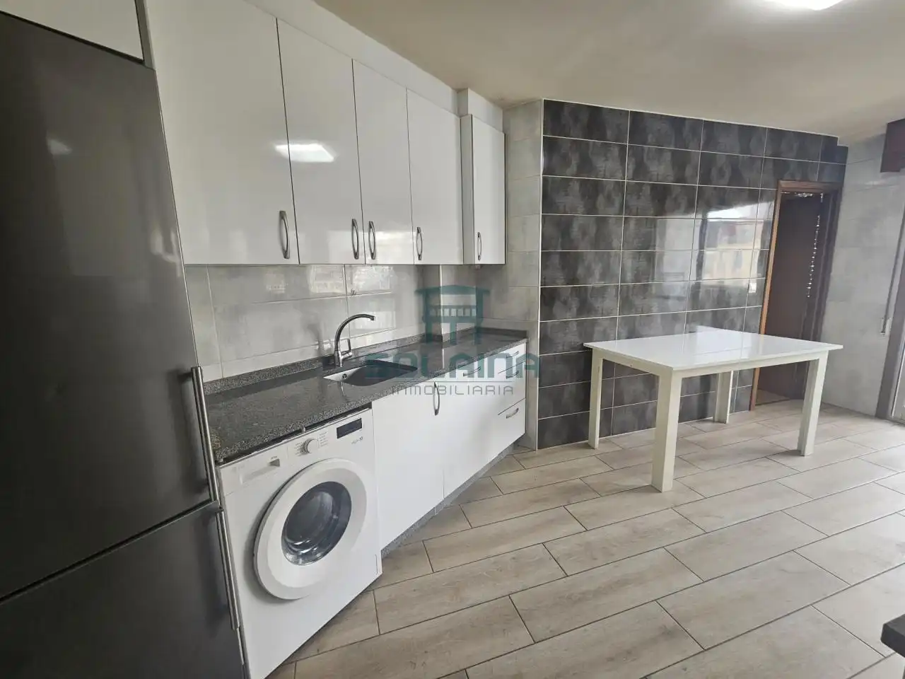 Küche von Wohnung zur Miete in Ourense Capital  mit Heizung, Parkett und Abstellraum