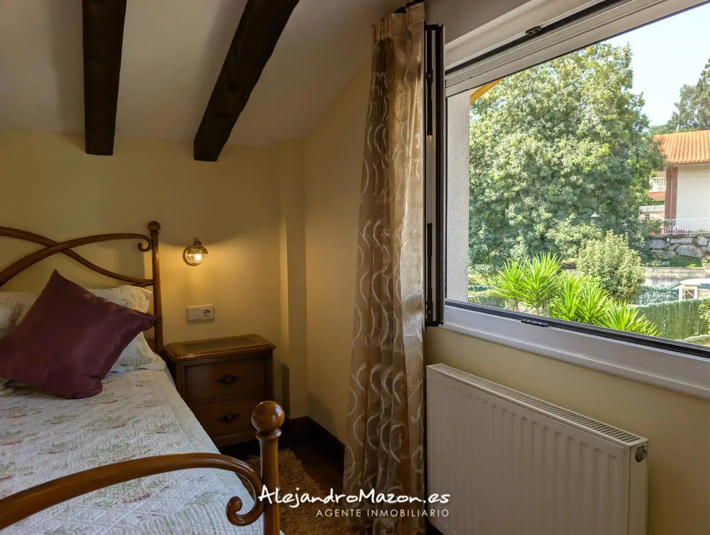 Schlafzimmer von Einfamilien-Reihenhaus zum Verkauf in Castro-Urdiales mit Heizung, Privatgarten und Terrasse