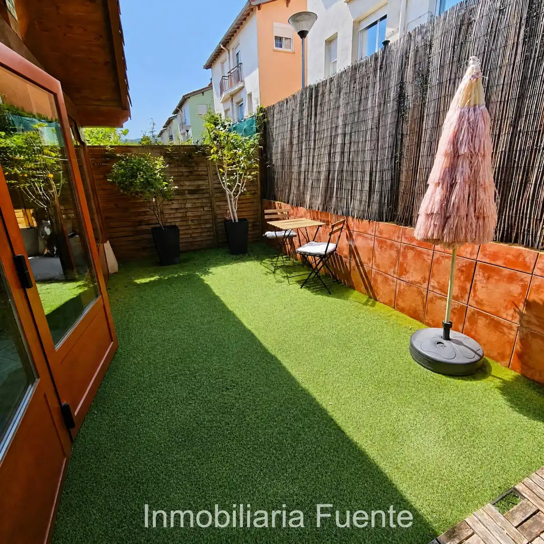 Terrasse von Einfamilien-Reihenhaus zum Verkauf in Muskiz mit Heizung, Privatgarten und Terrasse
