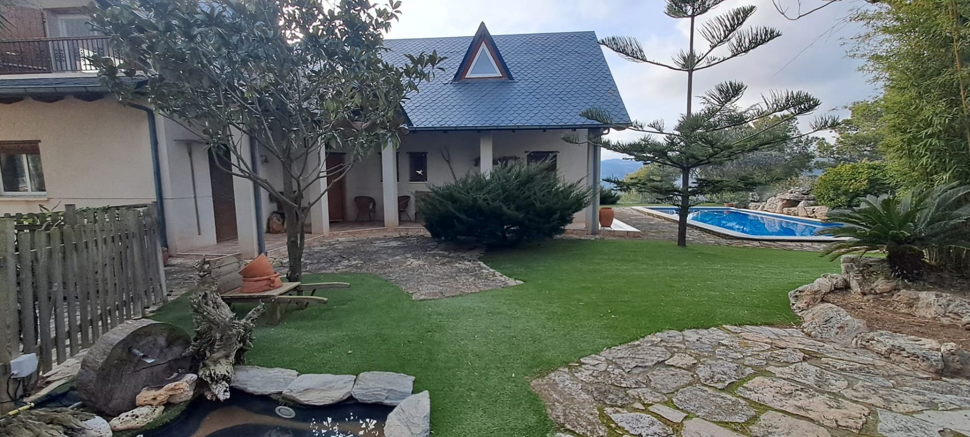 Vista exterior de Casa o xalet en venda en Vallirana amb Calefacció, Jardí privat i Terrassa