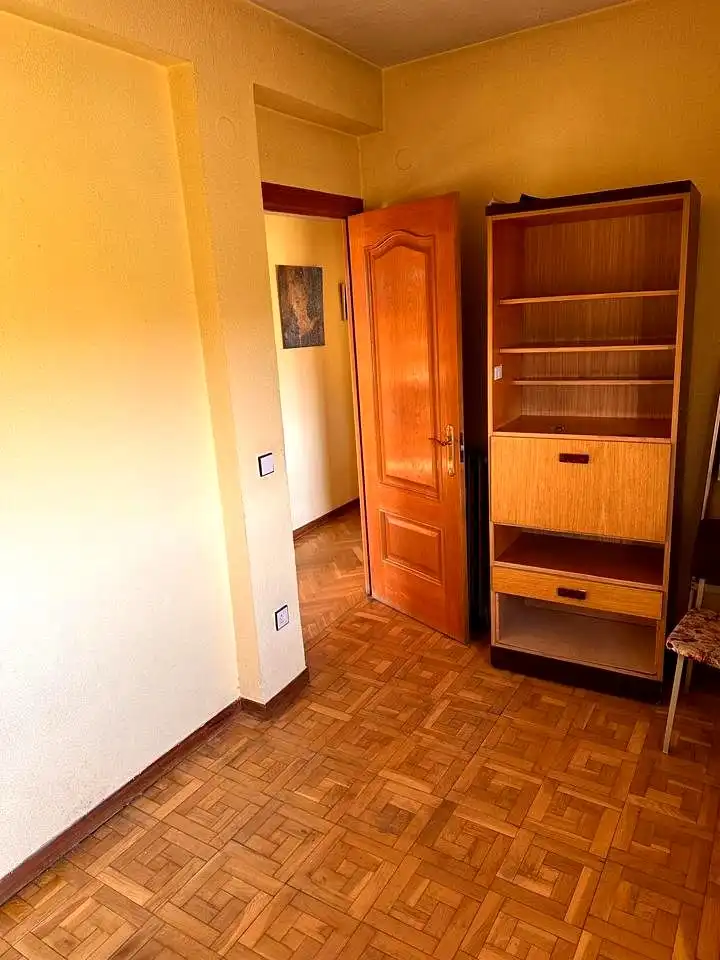 Piso en venta en Madrid con Calefacción, Terraza y Amueblado