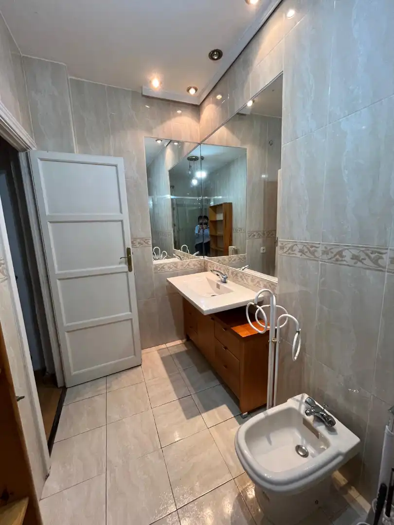 Bathroom of Flat for rent in Madrid  with Heating, Parquet flooring and Oven