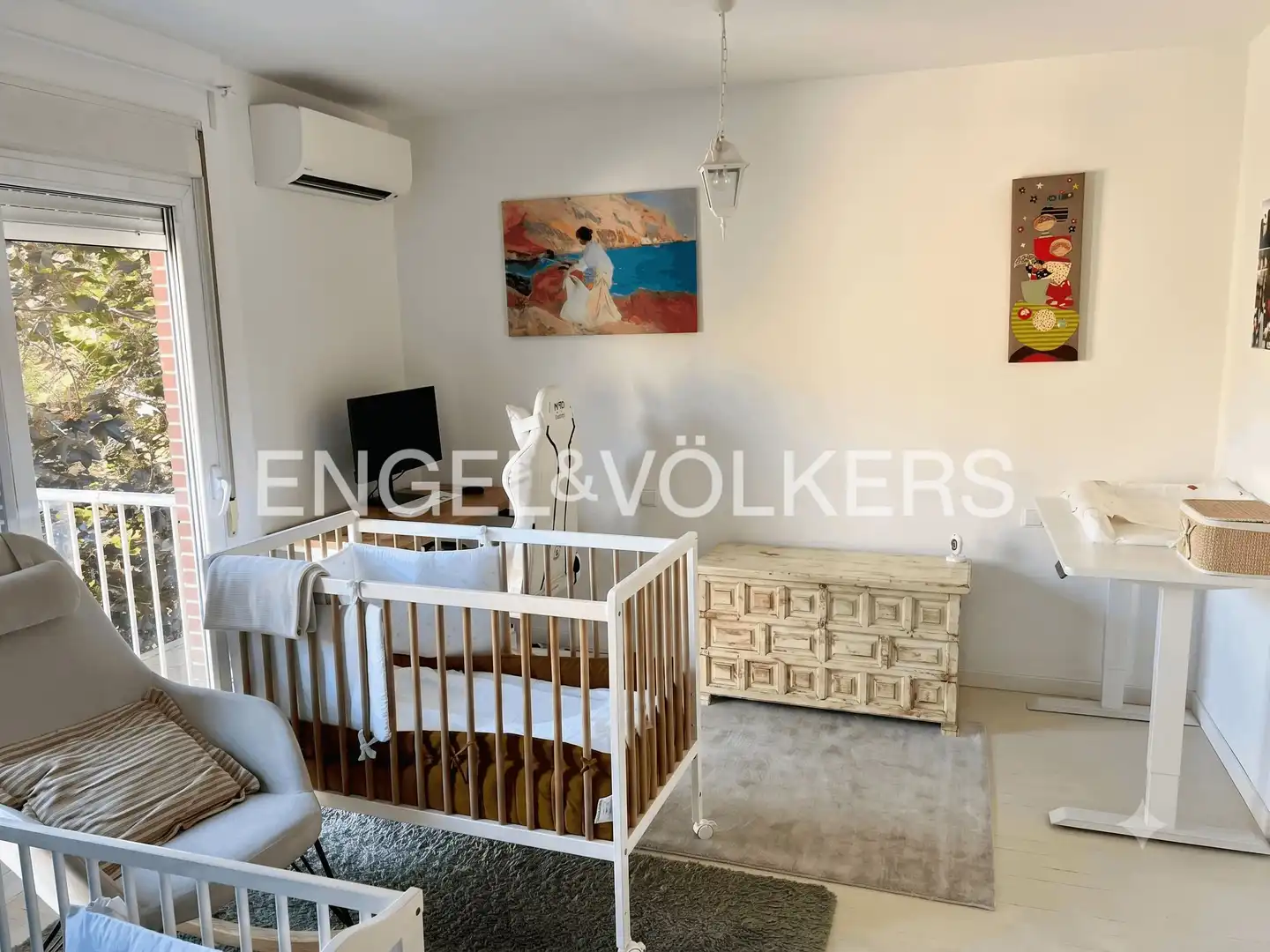 Sala de estar de Casa adosada de alquiler en La Moraleja con Aire acondicionado, Calefacción y Terraza