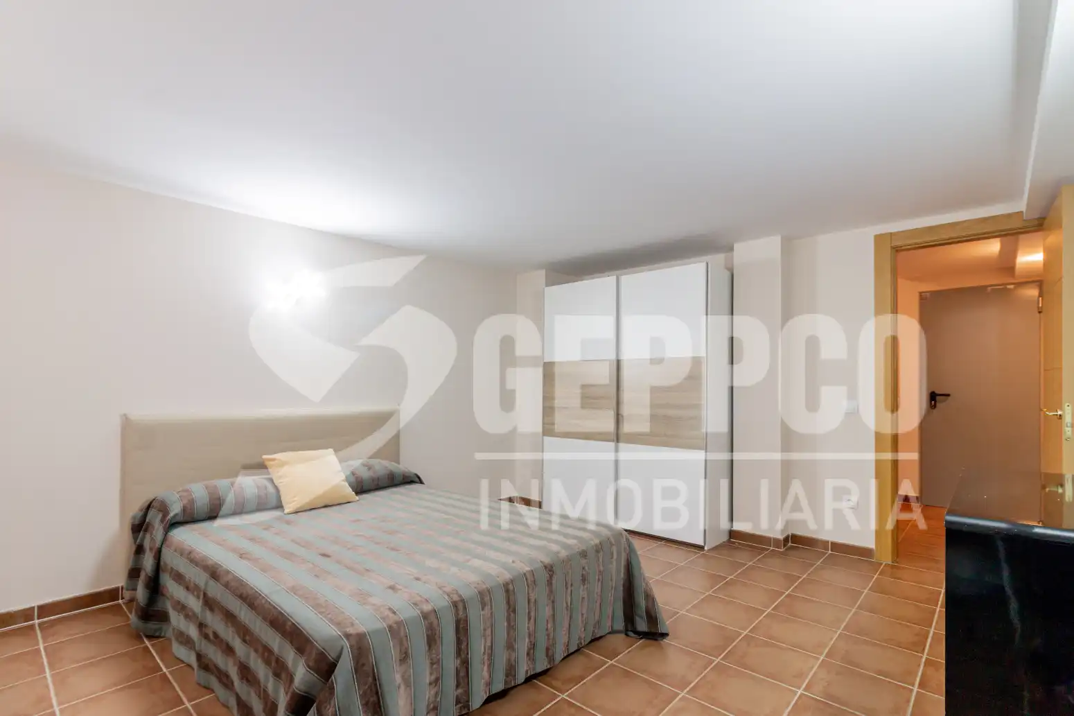 Habitación de Casa adosada en venta en Alcalá de Henares con Calefacción, Terraza y Piscina comunitaria