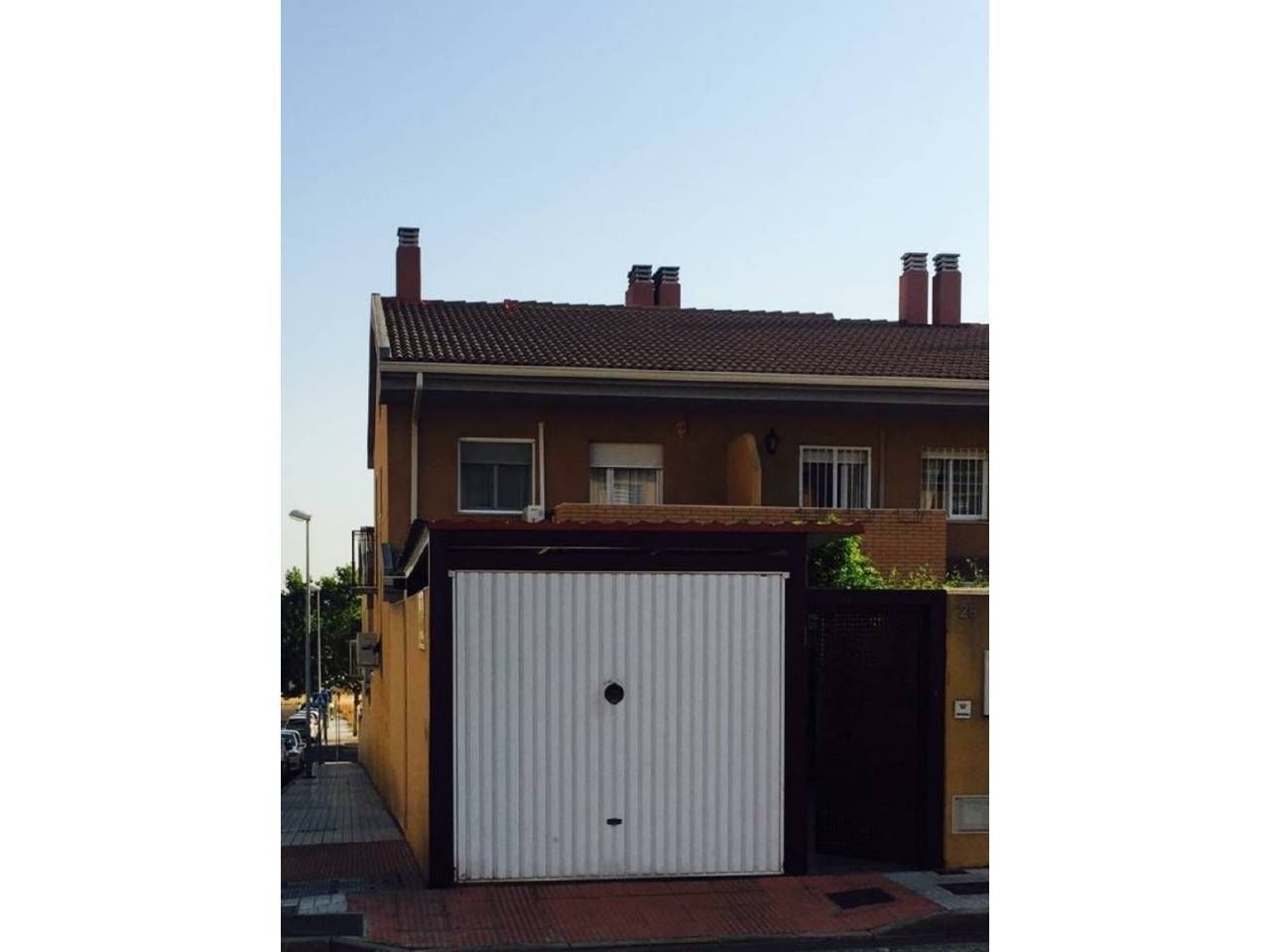 Exterior view of Single-family semi-detached for sale in Badajoz Capital  with Air Conditioner, Private garden and Swimming Pool