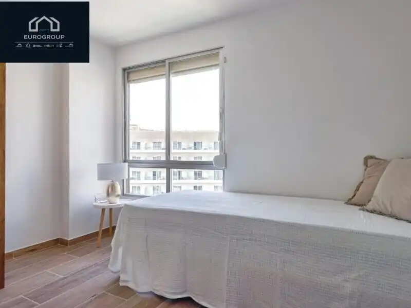 Habitación de Apartamento de alquiler en Benidorm con Calefacción, Jardín privado y Amueblado