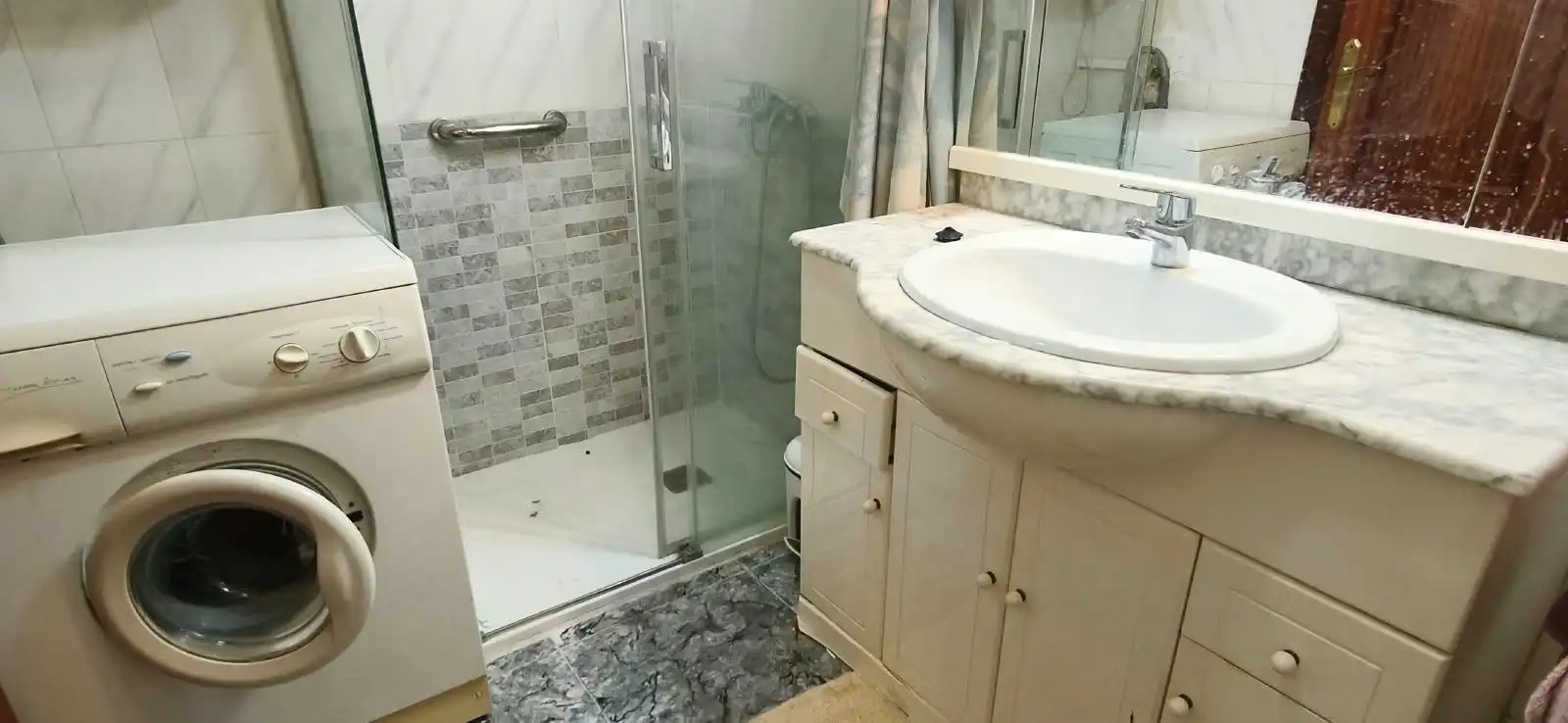 Bathroom of Flat for sale in Benidorm  with Air Conditioner, Furnished and Alarm