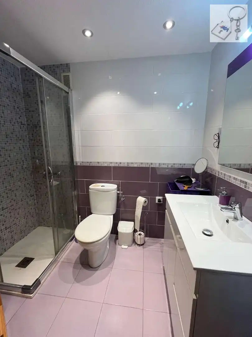 Bany de Apartament en venda en Torrevieja amb Aire condicionat, Terrassa i Moblat