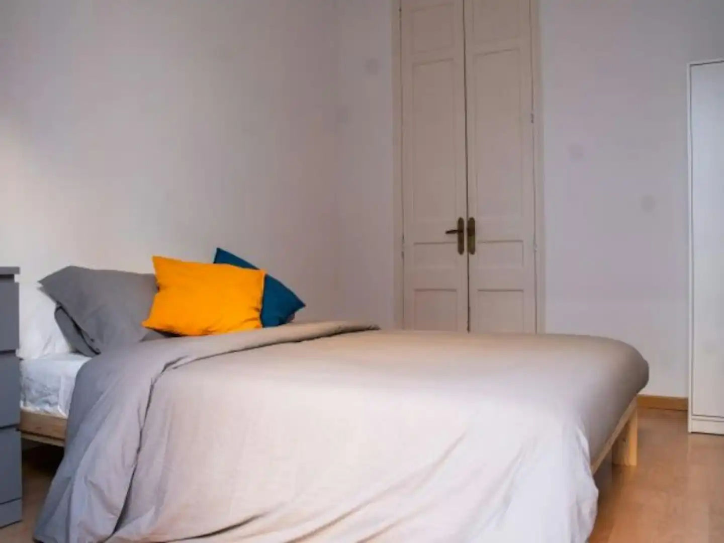 Habitación de Piso para compartir en Valencia con Lavadora y Se aceptan mascotas