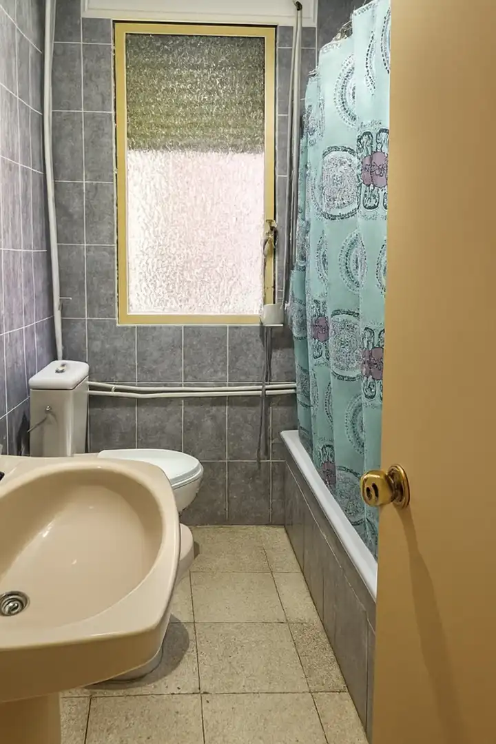Baño de Piso en venta en Cáceres con Aire acondicionado, Calefacción y Jardín privado