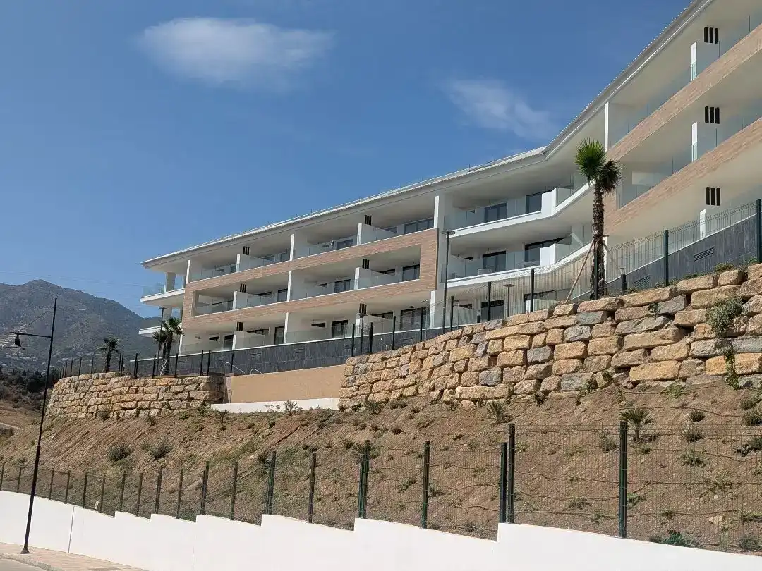 Exterior view of Flat for sale in Fuengirola  with Air Conditioner and Swimming Pool