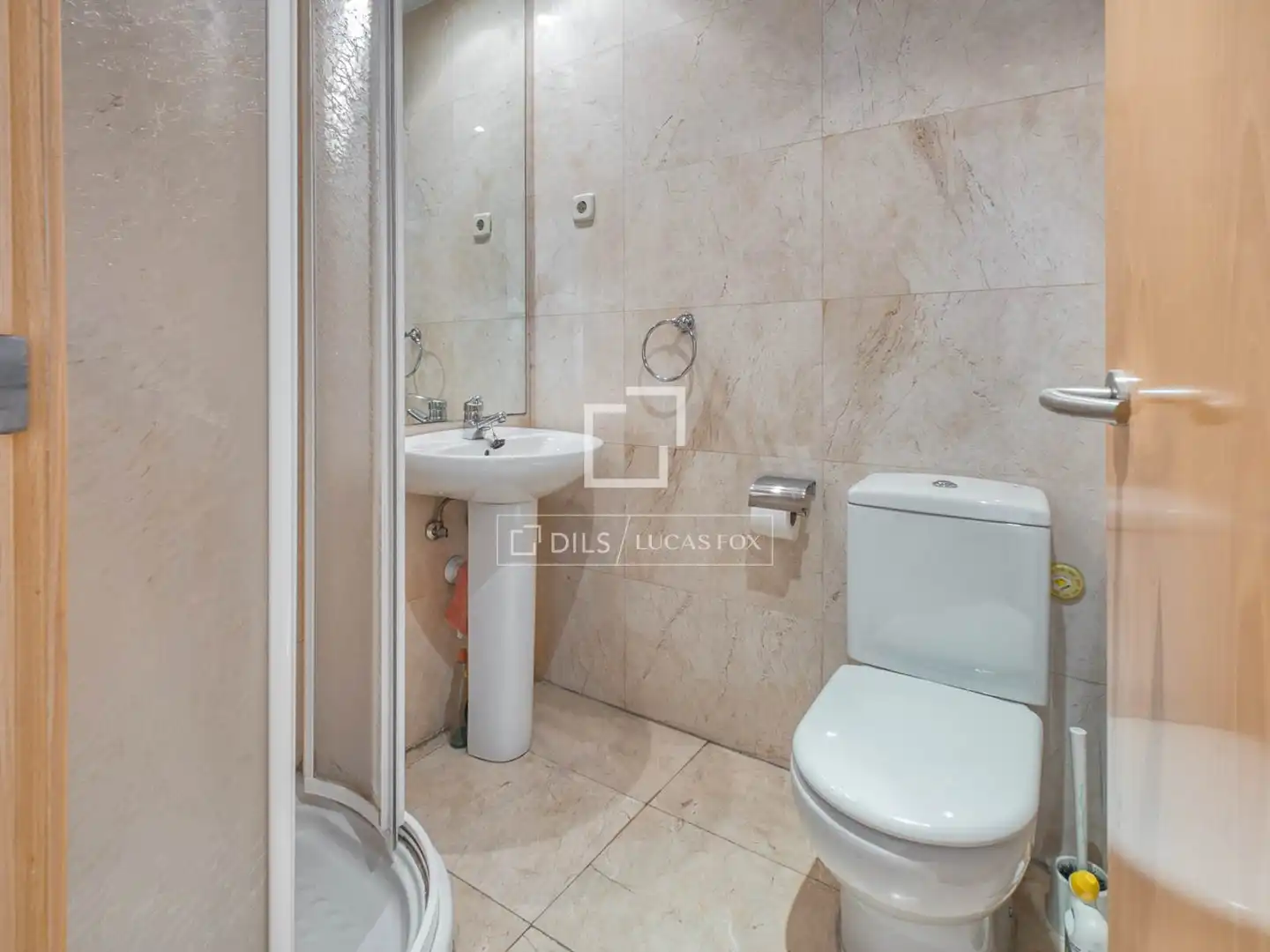 Bany de Casa o xalet en venda en Madrid amb Aire condicionat, Calefacció i Jardí privat