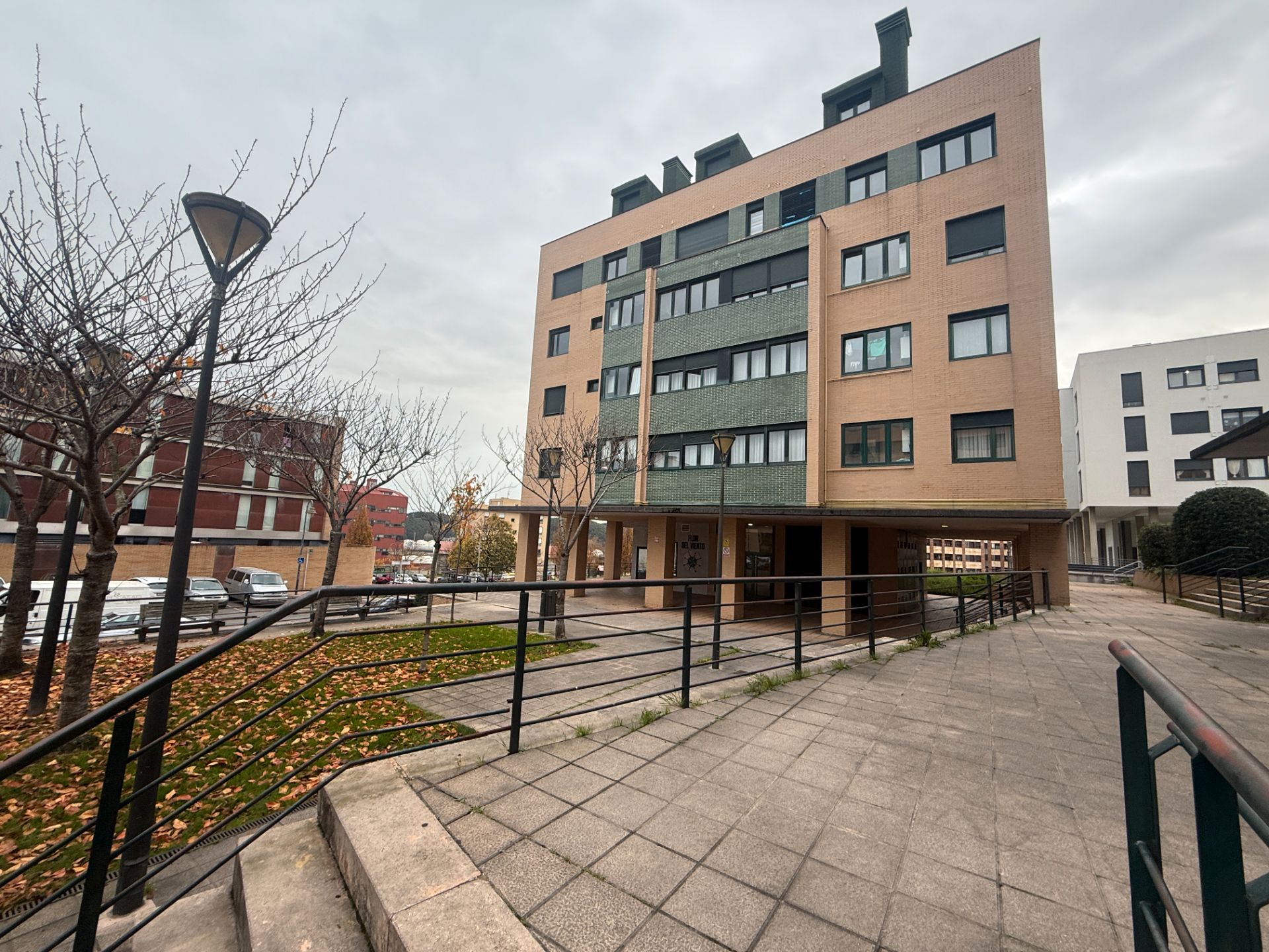 Vista exterior de Pis en venda en Avilés amb Moblat