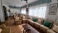 Sala d'estar de Casa o xalet en venda en Pelabravo amb Calefacció, Jardí privat i Piscina