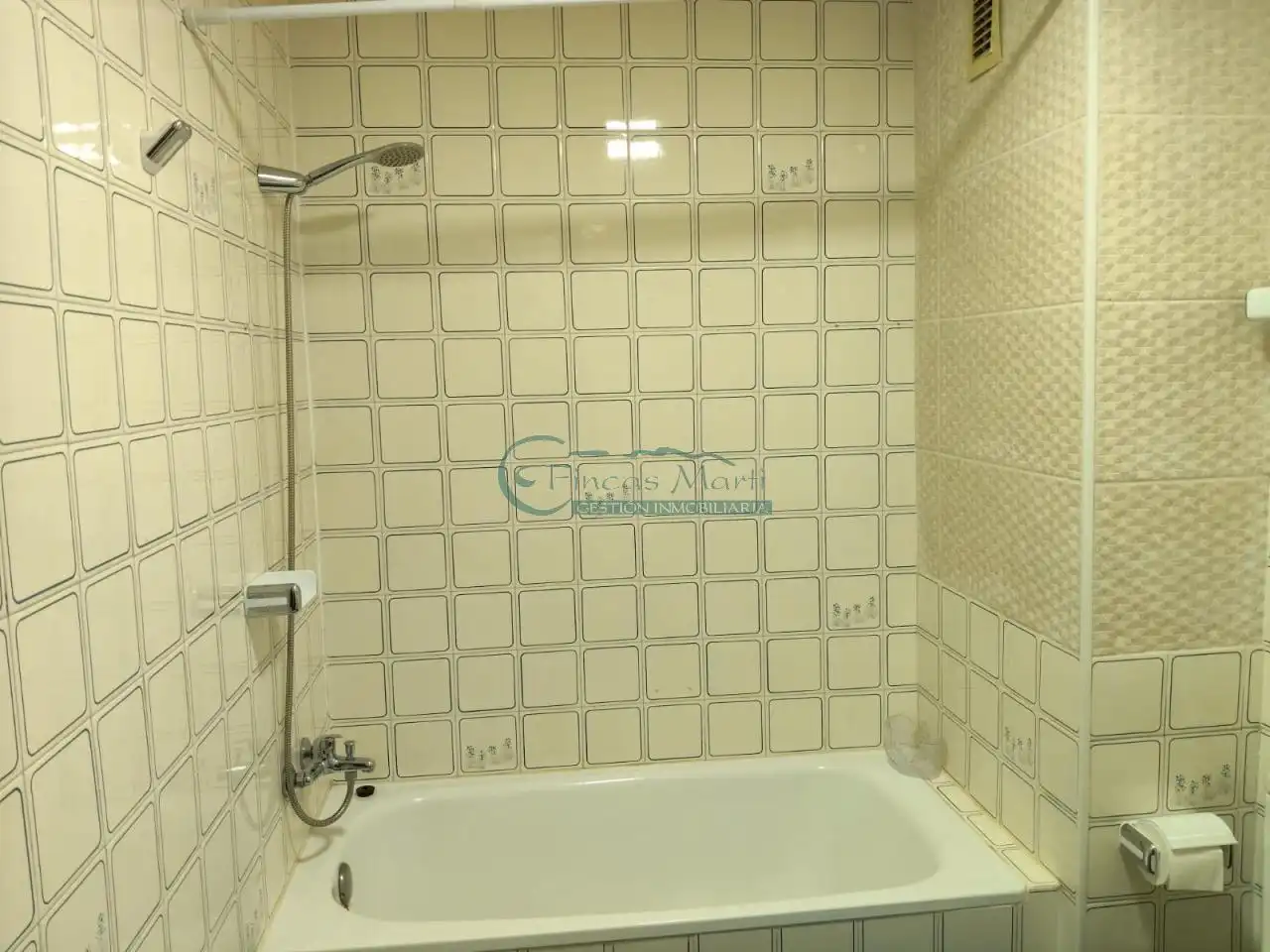 Bathroom of Flat for rent in Vigo   with Heating, Parquet flooring and Terrace