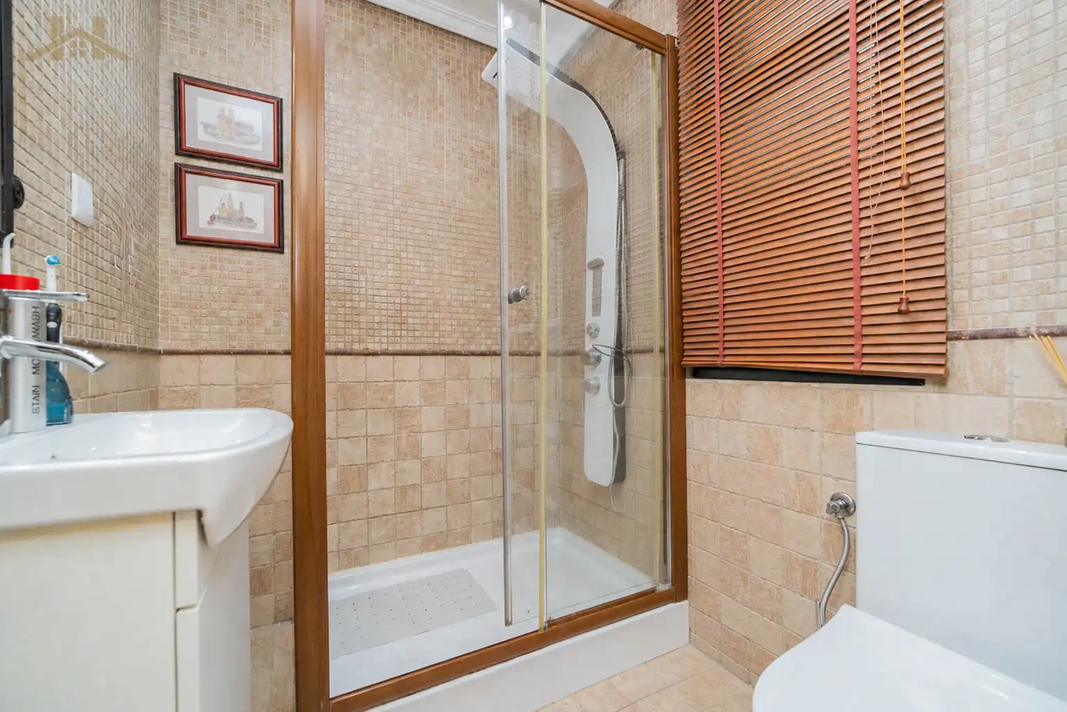 Bathroom of Duplexes for sale in Pinto  with Air Conditioner, Heating and Balcony