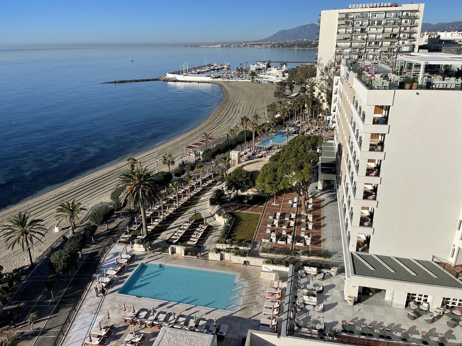 Vista exterior de Apartament en venda en Marbella amb Aire condicionat, Terrassa i Piscina