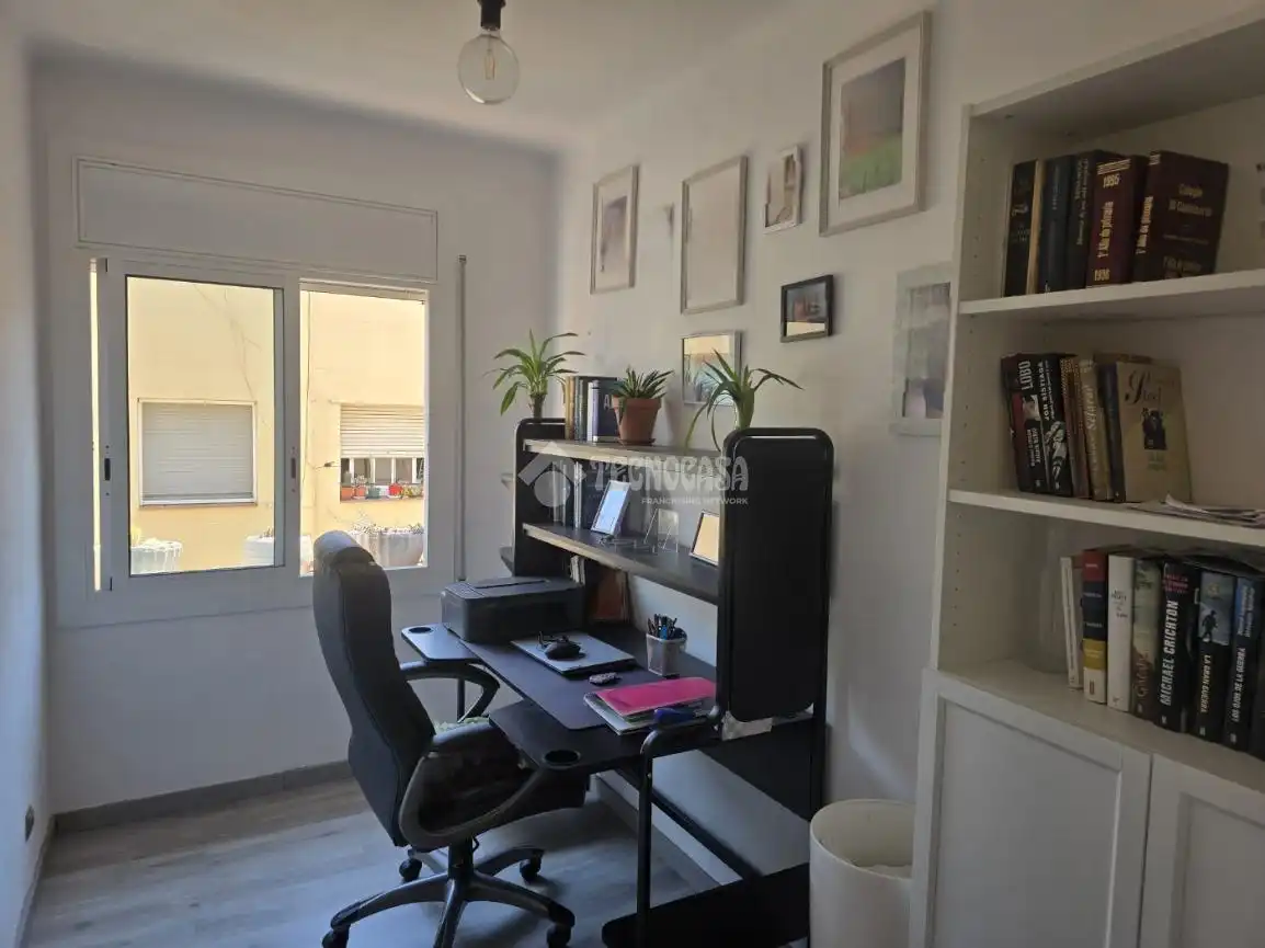Flat for sale in Barcelona  with Air Conditioner and Balcony