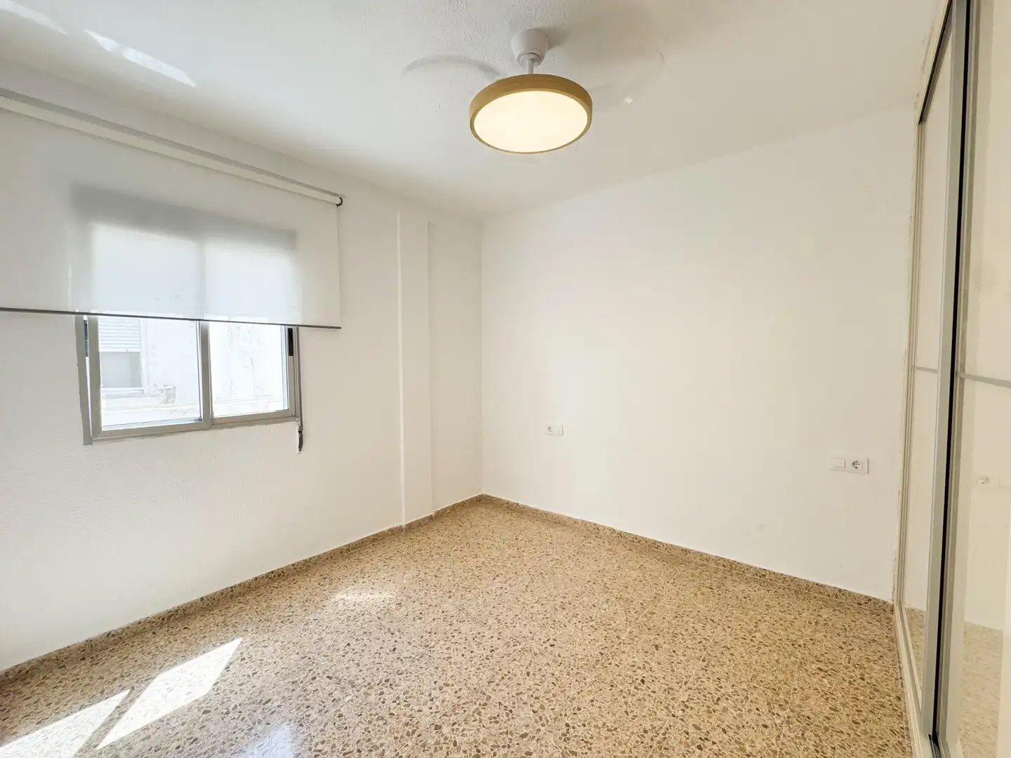Habitación de Piso de alquiler en Catarroja con Aire acondicionado y Trastero