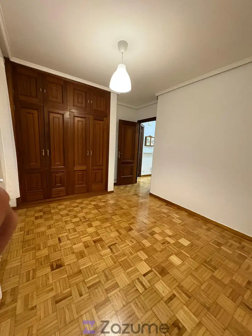Schlafzimmer von Wohnung zur Miete in Pontevedra Capital  mit Heizung, Ofen und Waschmaschine