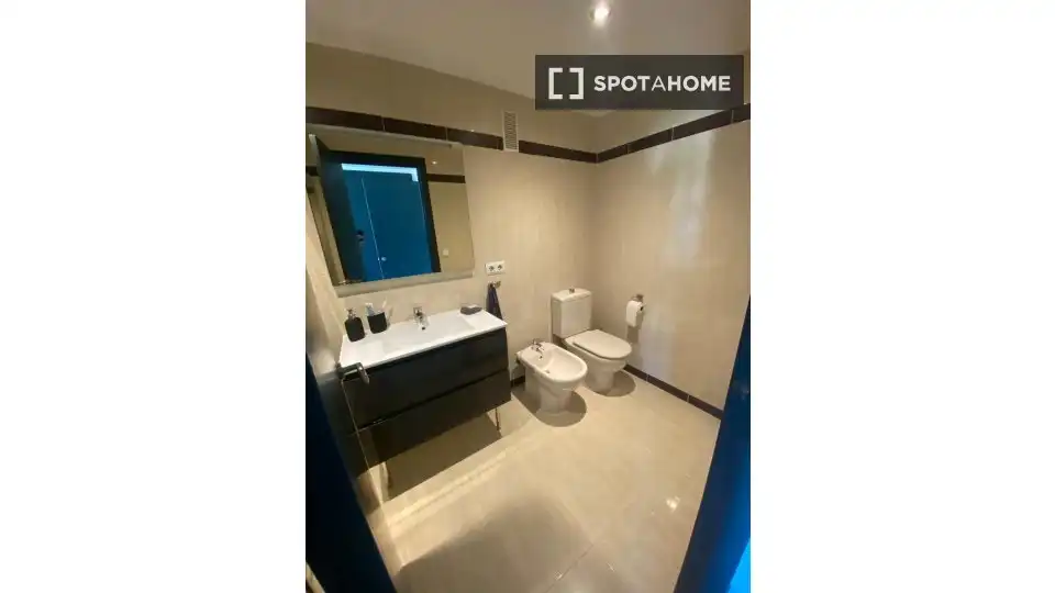 Bathroom of Flat for rent in Valencia  with Air Conditioner, Heating and Furnished