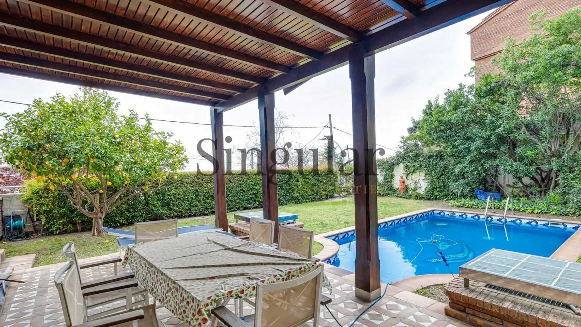 Terrassa de Casa o xalet en venda en Esplugues de Llobregat amb Piscina i Jacuzzi