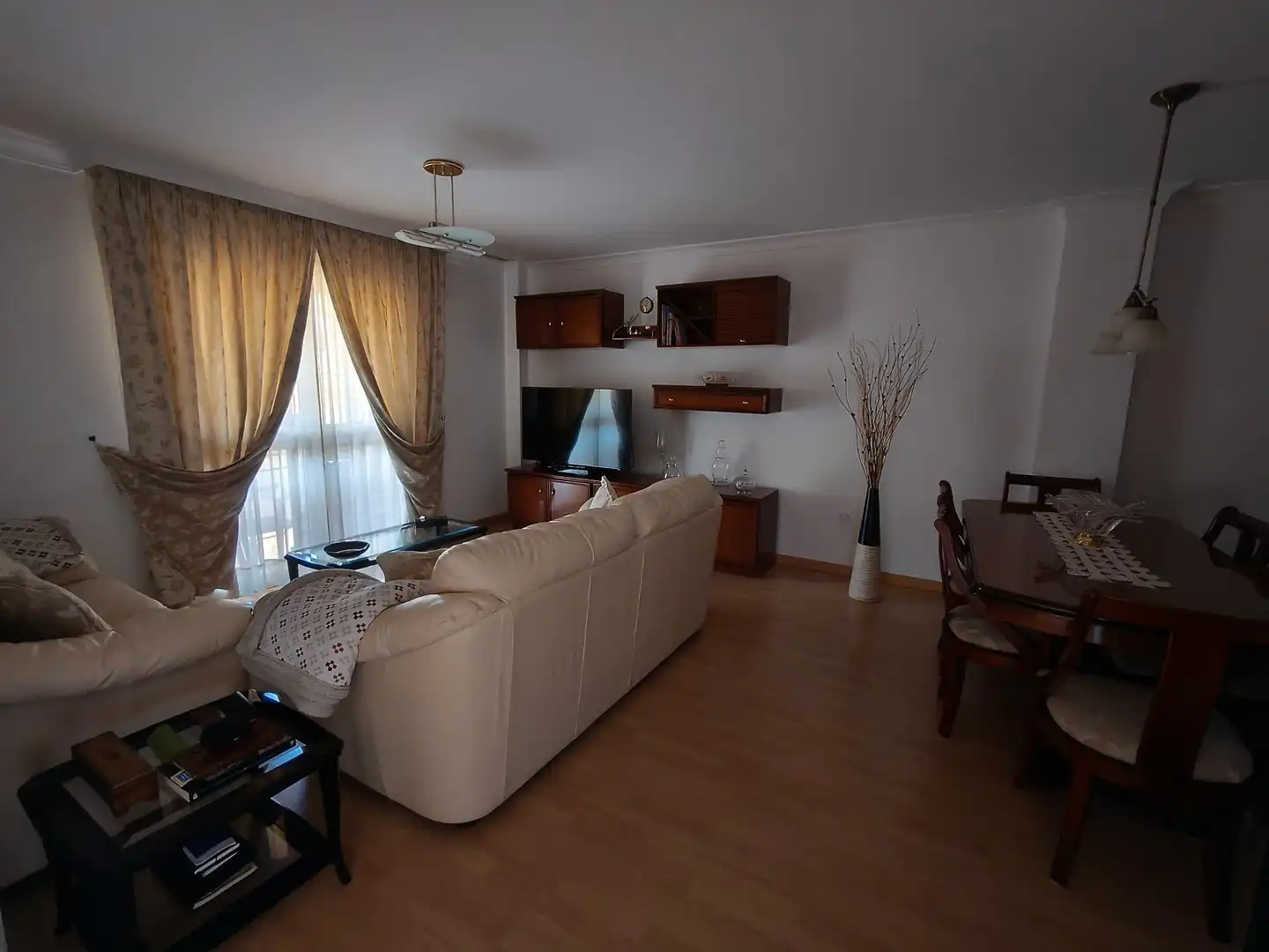 Sala d'estar de Casa adosada en venda en Puerto Real amb Aire condicionat, Calefacció i Jardí privat