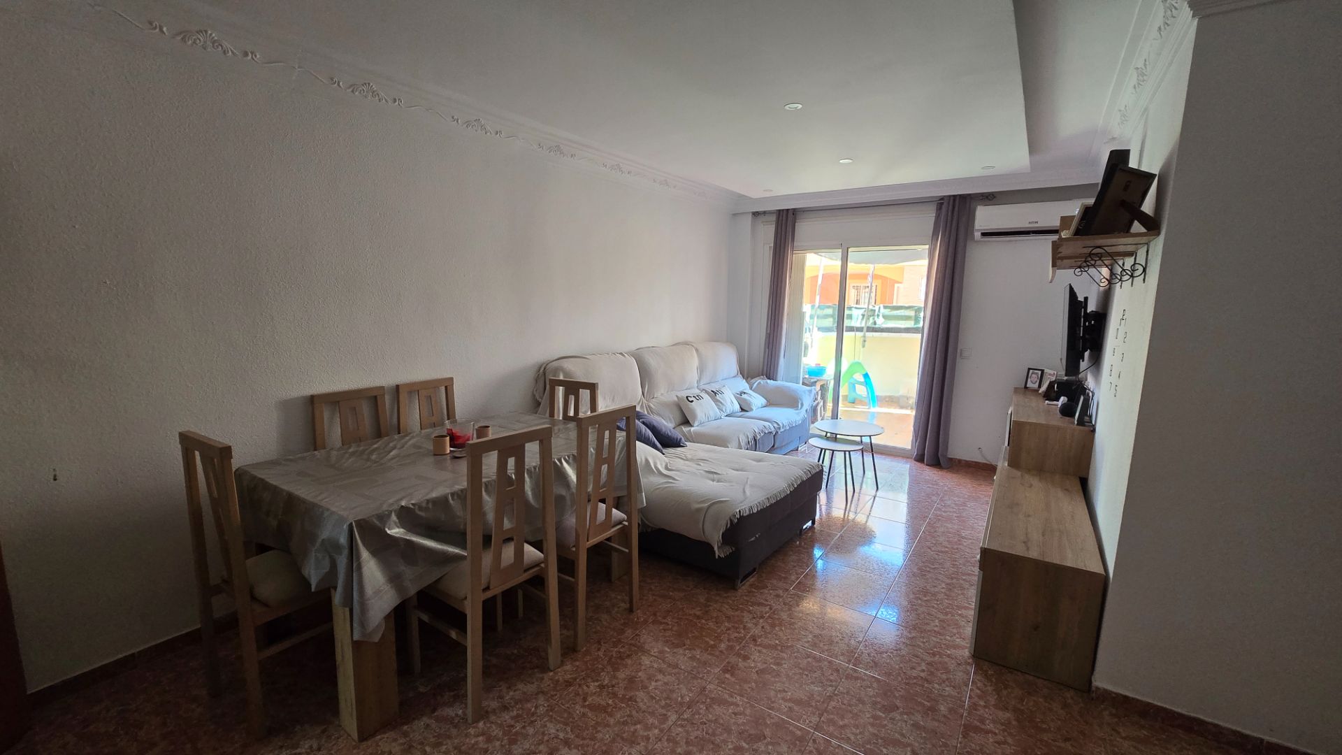 Vista exterior de Planta baja en venta en  Almería Capital con Aire acondicionado, Terraza y Amueblado