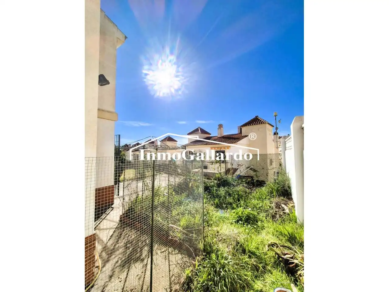 Vista exterior de Casa adosada en venda en Vélez-Málaga amb Jardí privat i Piscina comunitària