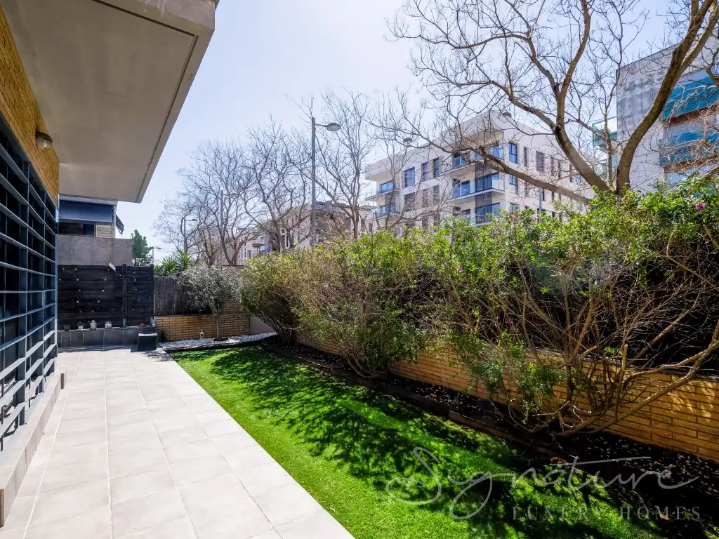 Terrassa de Planta baixa en venda en Sant Cugat del Vallès amb Aire condicionat, Jardí privat i Piscina