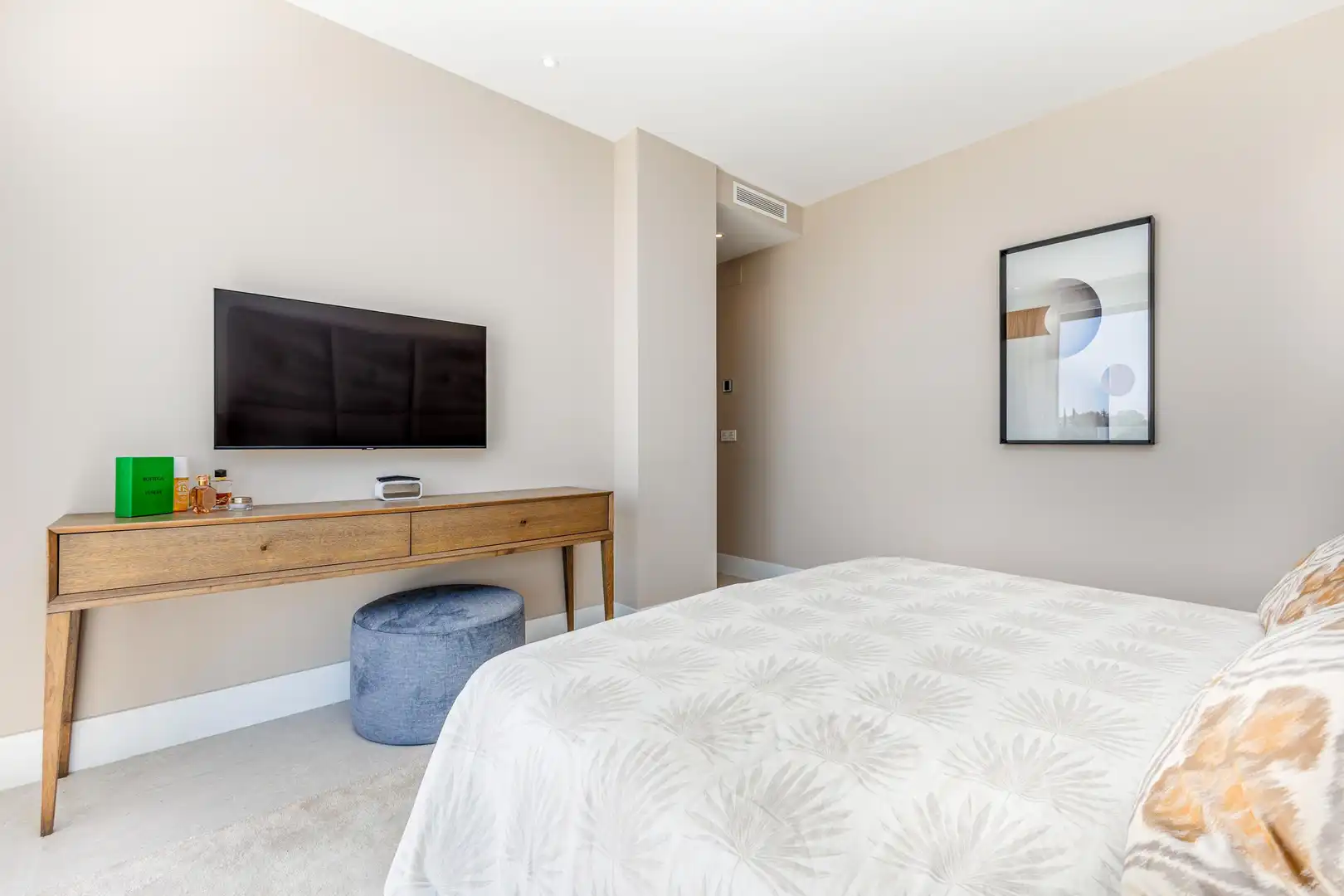 Habitación de Apartamento en venta en Benahavís con Aire acondicionado, Calefacción y Jardín privado