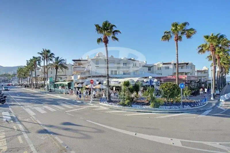 Vista exterior de Pis en venda en Torremolinos amb Aire condicionat i Piscina comunitària