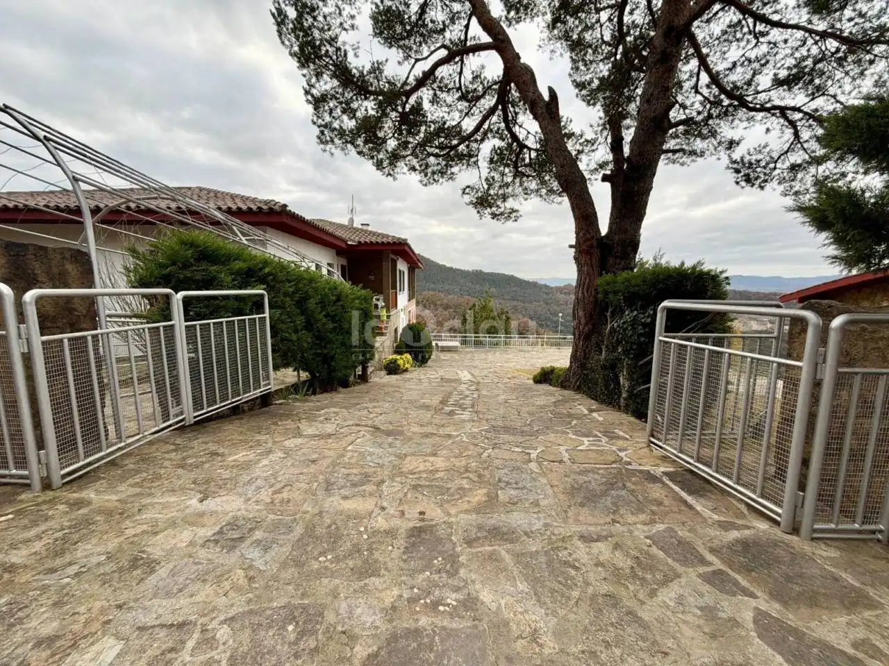 Vista exterior de Casa o xalet en venda en Tavèrnoles amb Jardí privat i Terrassa