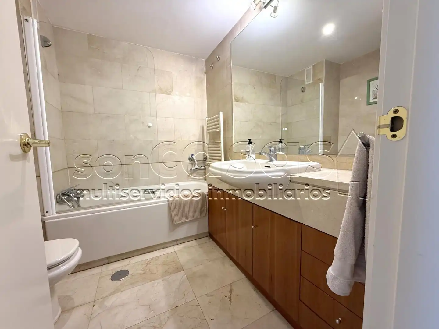 Bathroom of Flat for rent in Madrid  with Air Conditioner, Heating and Terrace