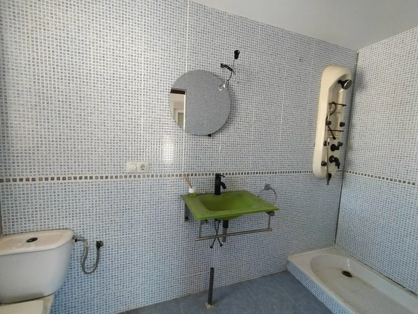 Baño de Piso en venta en Elda con Balcón y Alarma