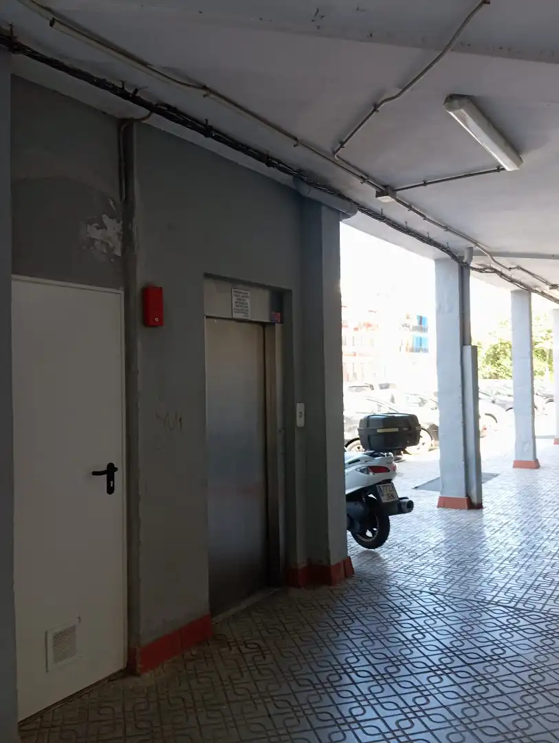Flat for sale in Sevilla  with Air Conditioner, Private garden and Furnished