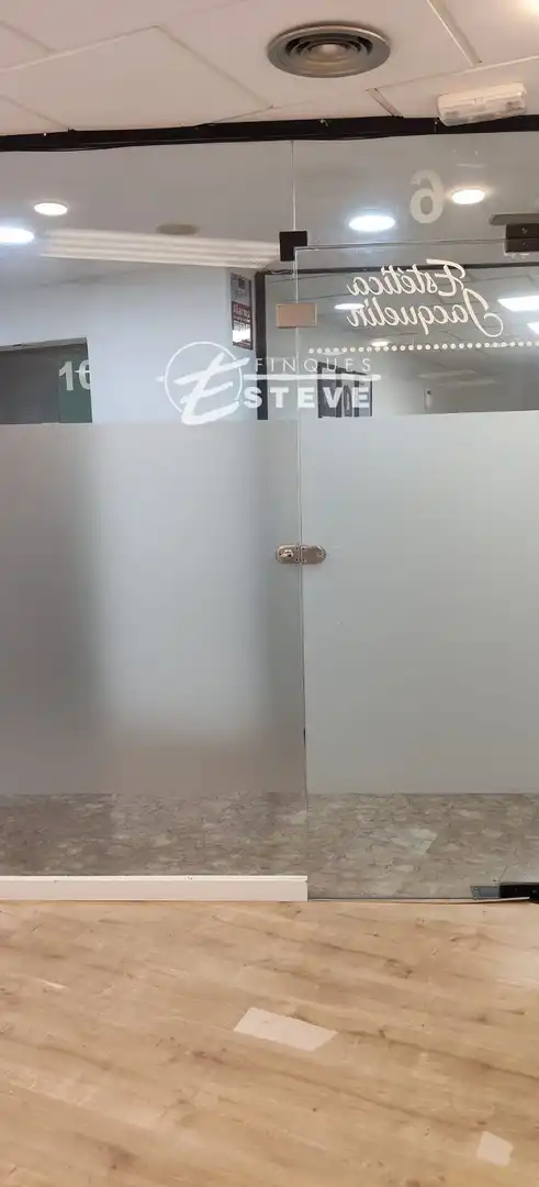 Bathroom of Commercial properties for rent in Cunit