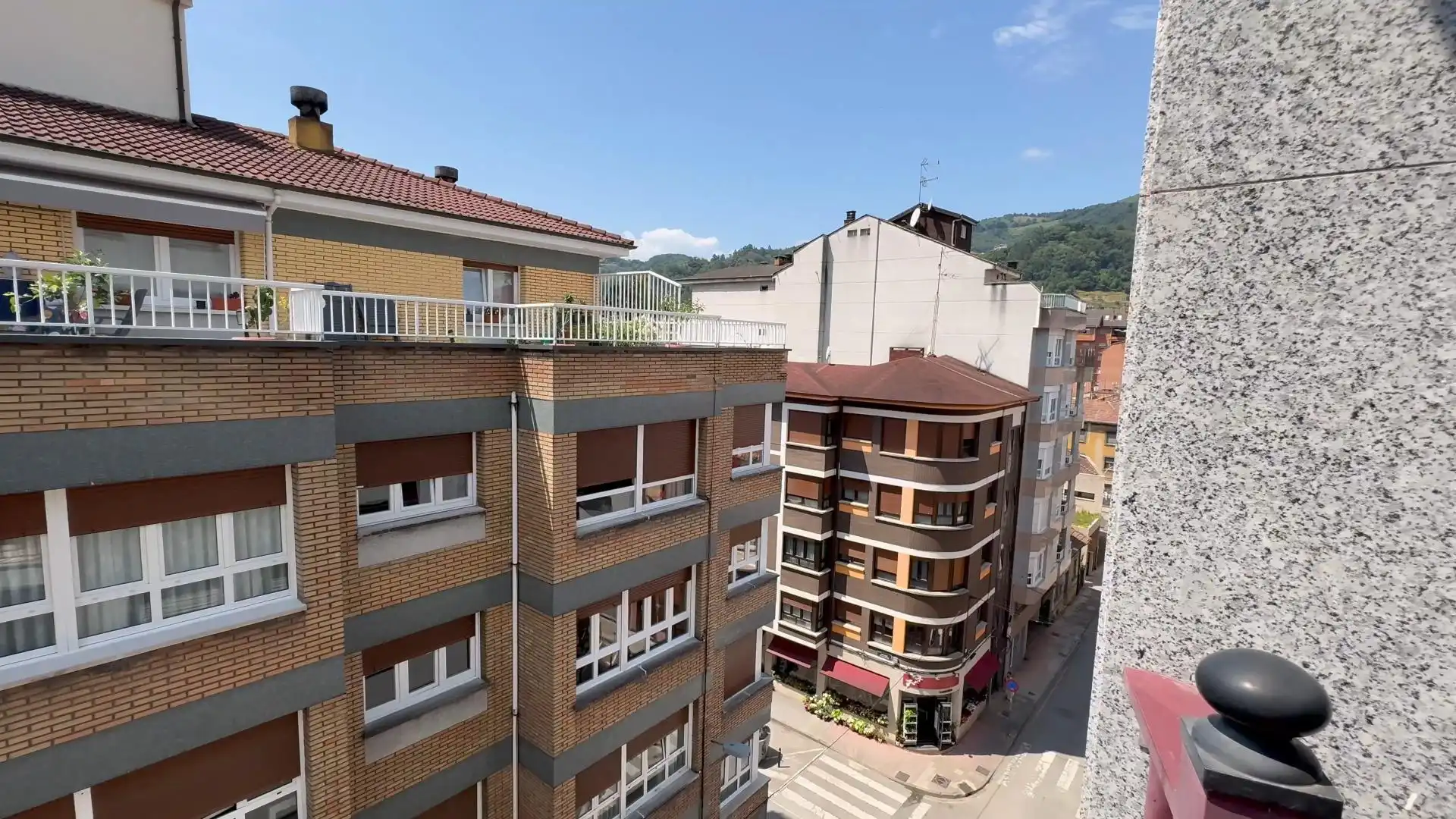 Vista exterior de Piso en venta en Mieres (Asturias) con Calefacción, Amueblado y Balcón