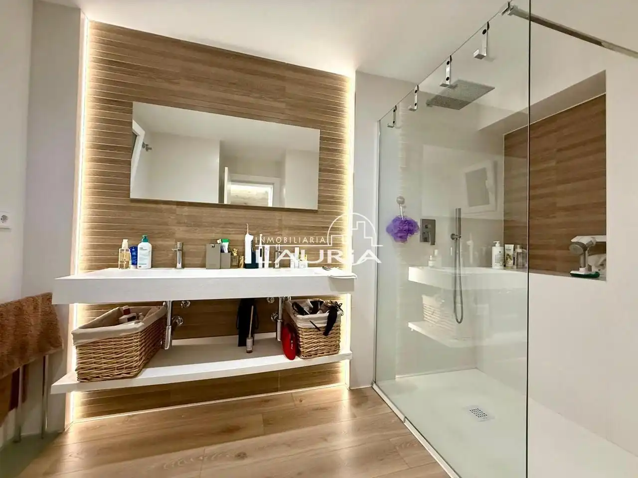 Bathroom of Flat for rent in Valencia  with Air Conditioner, Parquet flooring and Furnished