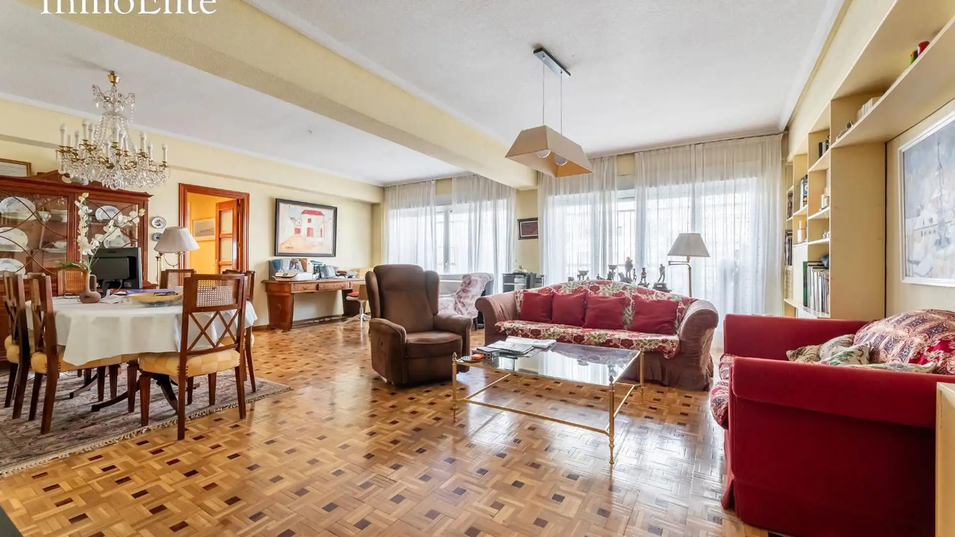 Sala de estar de Piso en venta en  Madrid Capital con Calefacción, Parquet y Terraza
