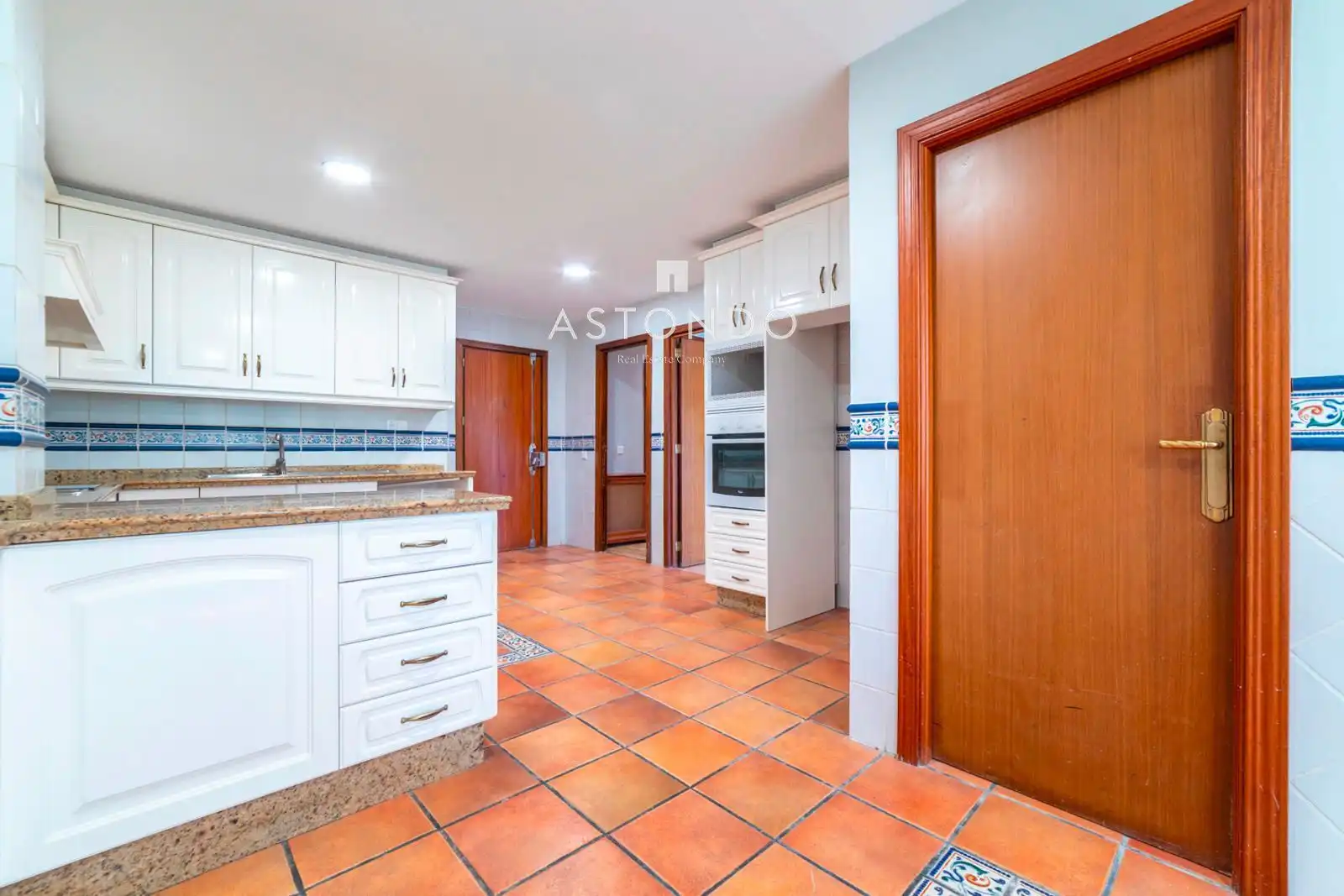 Kitchen of Flat for rent in Madrid  with Air Conditioner, Heating and Terrace