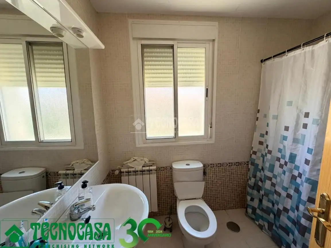 Baño de Casa adosada en venta en Albarreal de Tajo con Aire acondicionado y Jardín privado