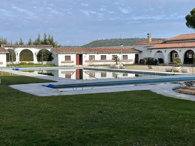 Piscina de Casa o xalet en venda en Laguna de Duero amb Aire condicionat, Moblat i Forn