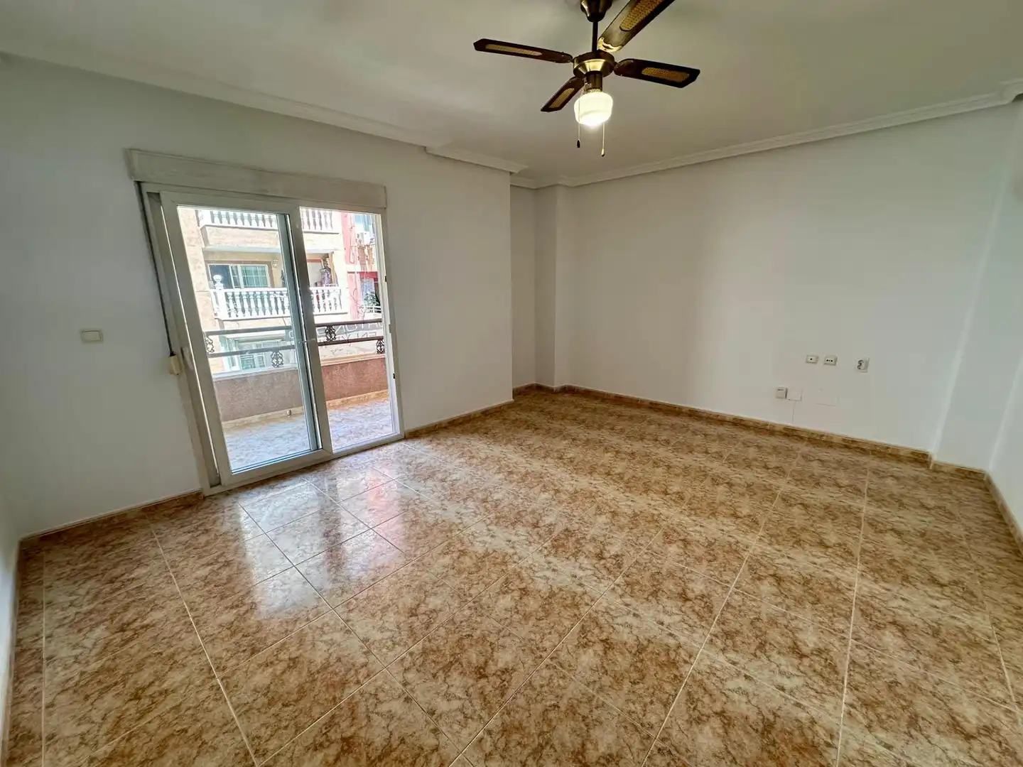 Sala de estar de Apartamento en venta en Torrevieja con Aire acondicionado, Jardín privado y Amueblado