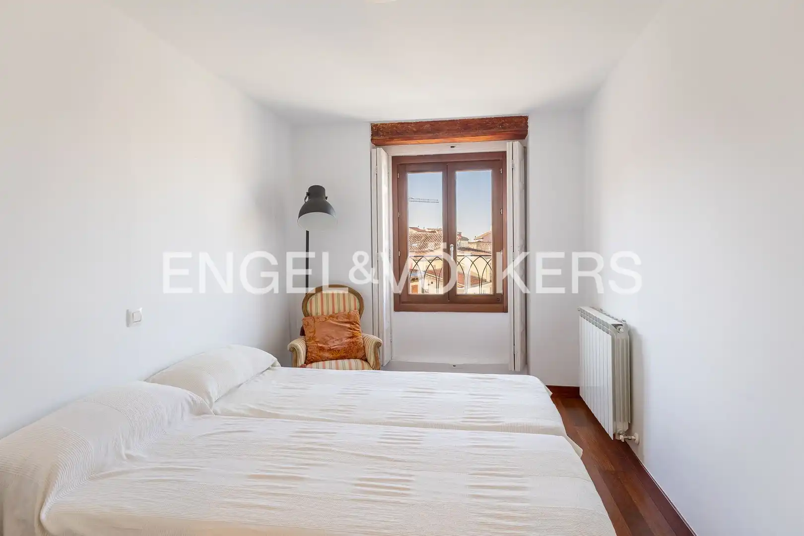 Schlafzimmer von Wohnung zur Miete in Madrid mit Klimaanlage, Heizung und Möbliert