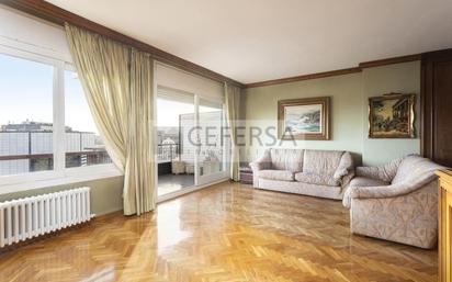 Living room of Flat for sale in  Barcelona Capital  with Air Conditioner, Heating and Parquet flooring