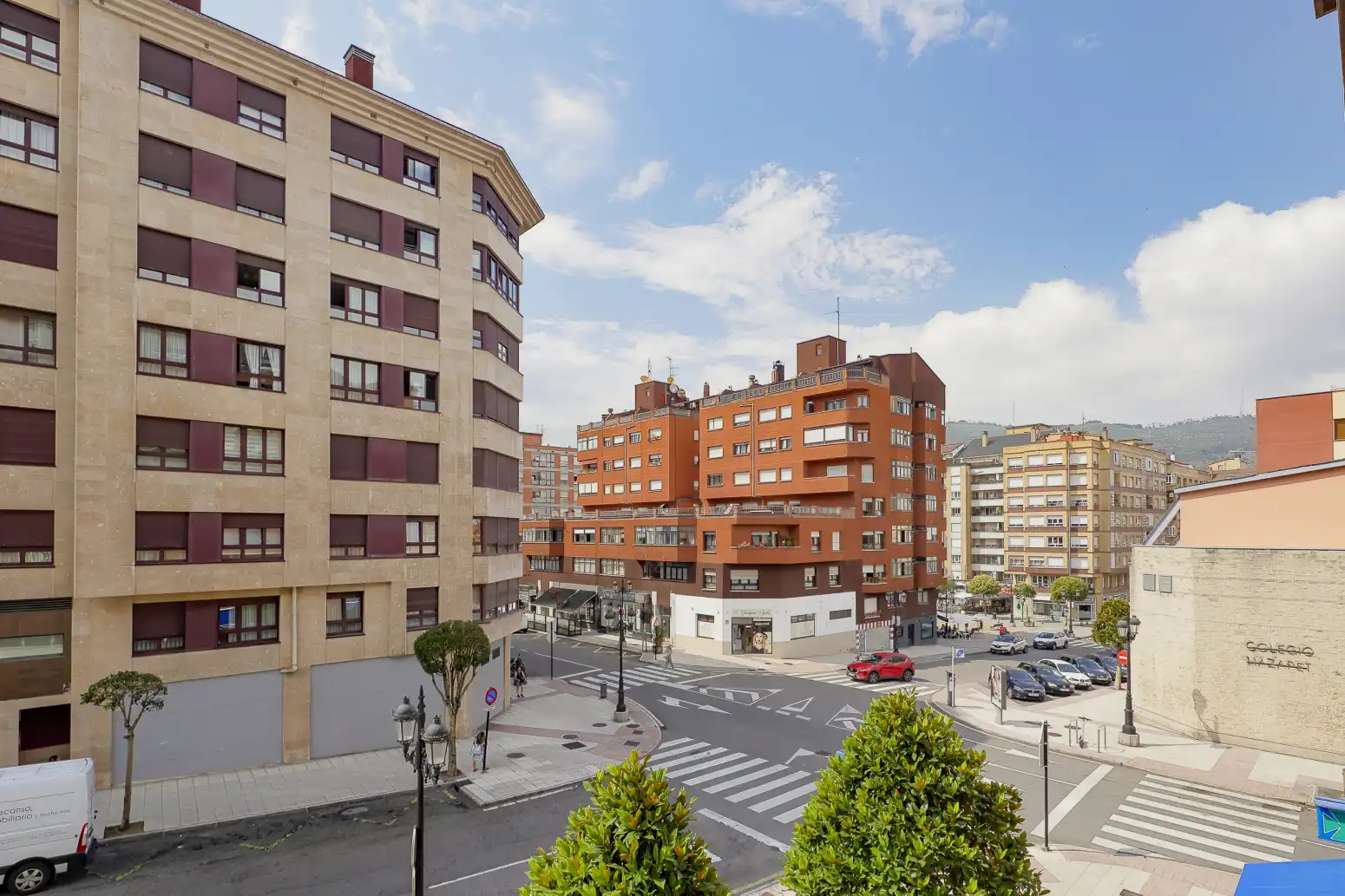 Vista exterior de Pis en venda en Oviedo  amb Calefacció, Parquet i Traster