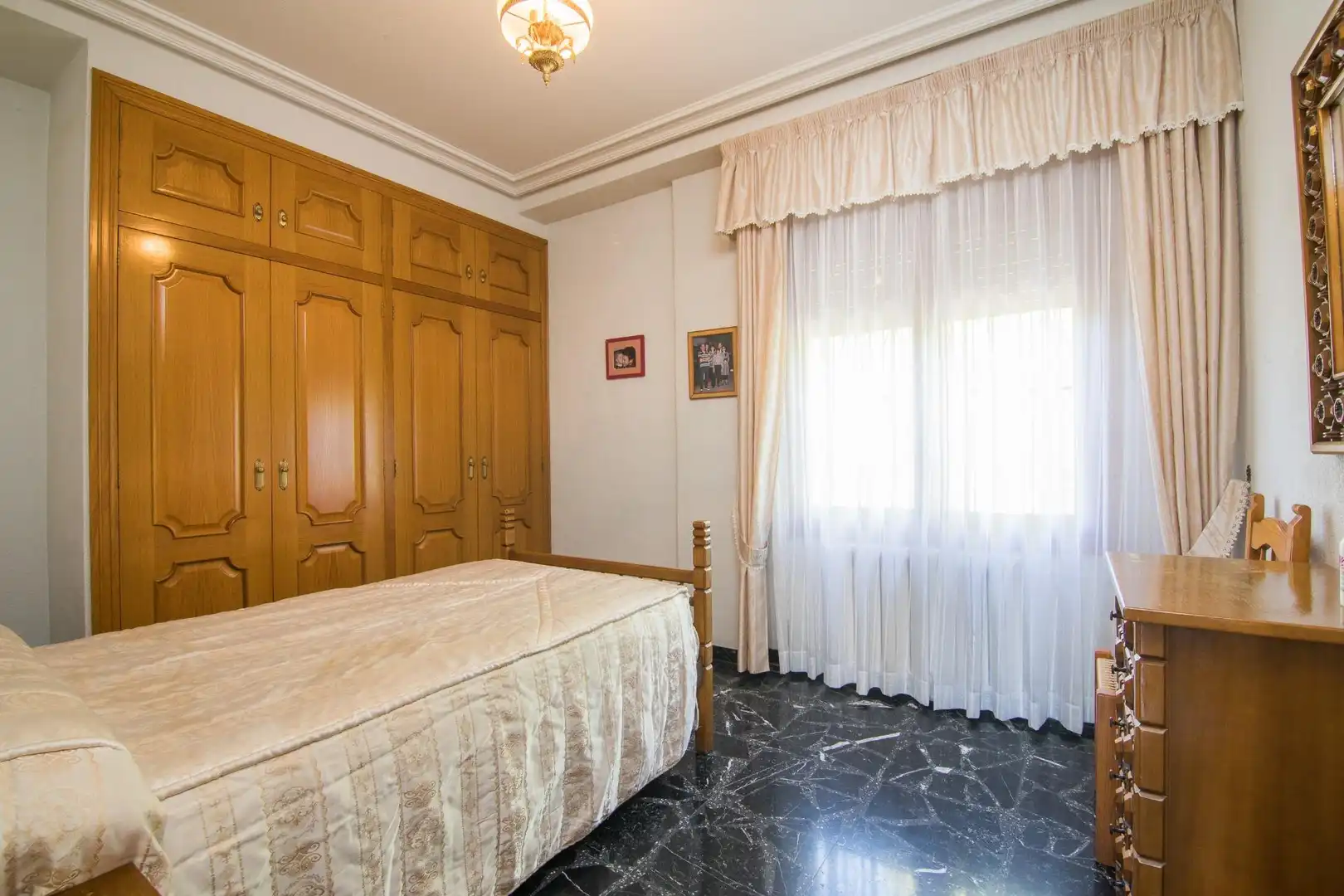 Dormitori de Casa o xalet en venda en Elche / Elx amb Jardí privat, Terrassa i Piscina