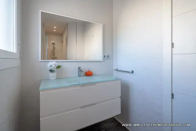 Bathroom of Houses for sale in Empuriabrava  with Air Conditioner, Heating and Private garden